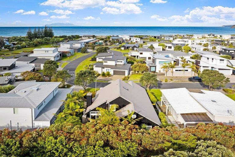 Photo of property in 16 Te Mana Street, Omaha, 0986