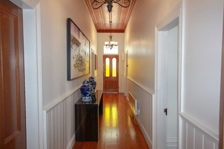 Photo of property in 12 Richmond Avenue, Northcote Point, Auckland, 0627