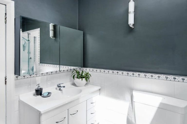 Photo of property in 5 Kinghorne Street, Strathmore Park, Wellington, 6022