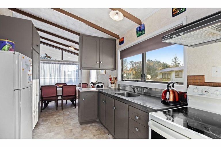 Photo of property in 11 Lina Place, Waiuku, 2123