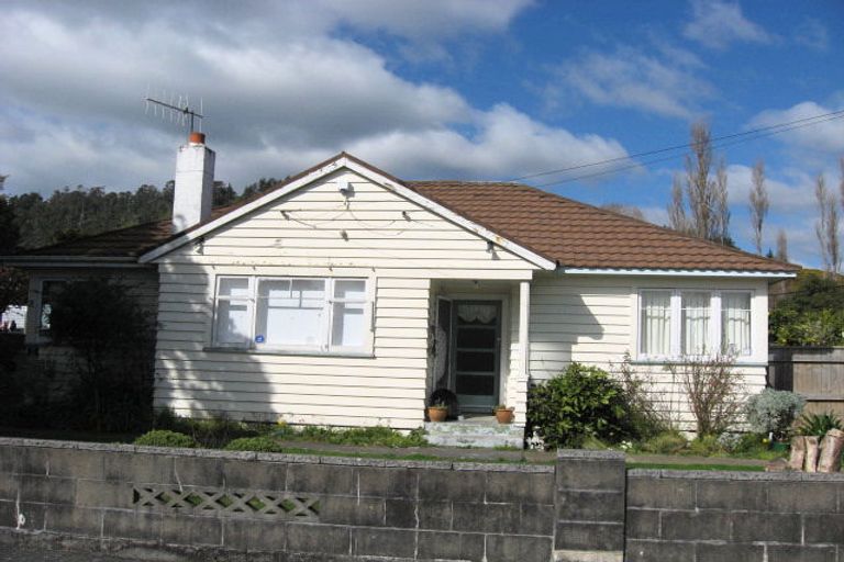 Photo of property in 3 Gibbs Crescent, Wainuiomata, Lower Hutt, 5014