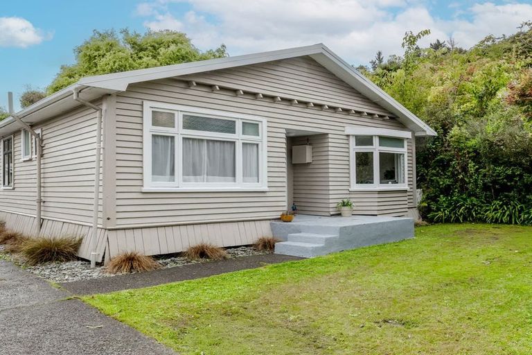 Photo of property in 2 Sutherland Street, Dunollie, Runanga, 7803