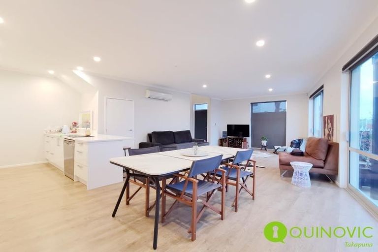 Photo of property in 52 Te Oneroa Way, Long Bay, Auckland, 0630