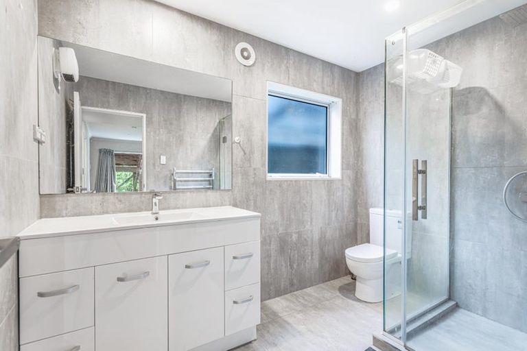 Photo of property in 111 Colwill Road, Massey, Auckland, 0614