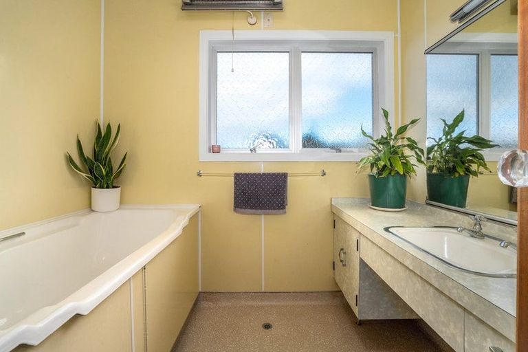 Photo of property in 2 Rondane Place, Tirohanga, Lower Hutt, 5010