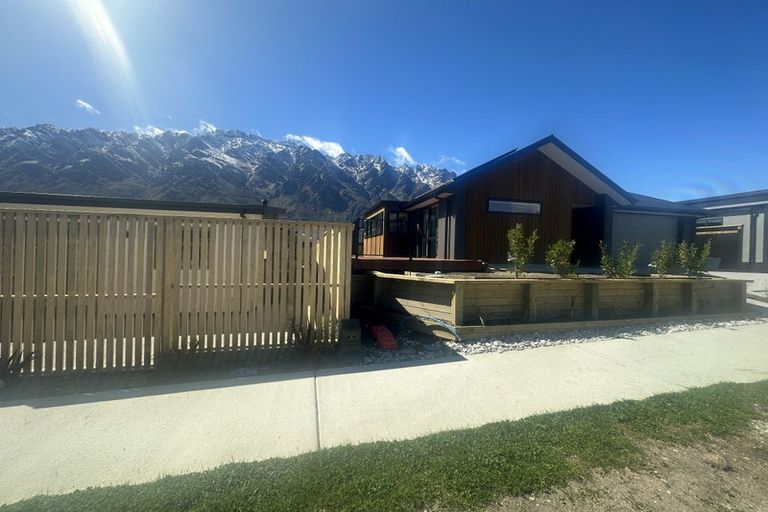 Photo of property in 77 Drysdale Road, Jacks Point, 9371