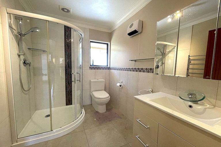 Photo of property in 2/27 Macleans Road, Bucklands Beach, Auckland, 2014