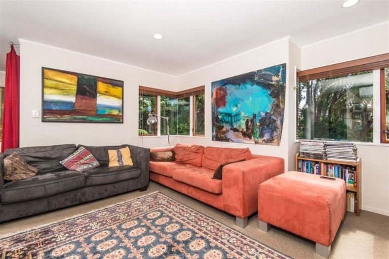 Photo of property in 6a Joll Street, Karori, Wellington, 6012