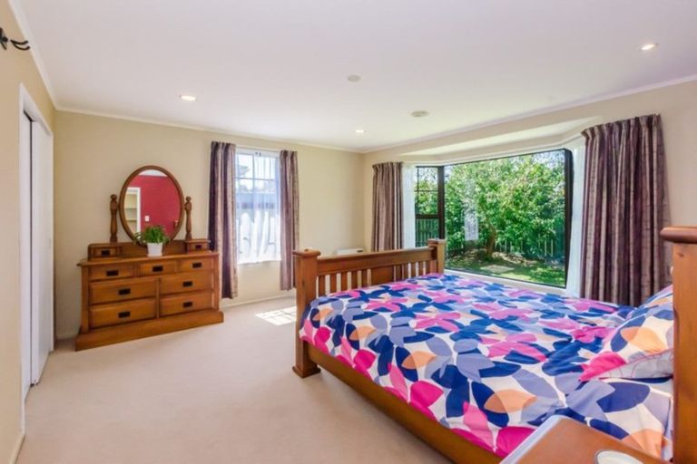 Photo of property in 34 Greenaway Road, Waikanae, 5036