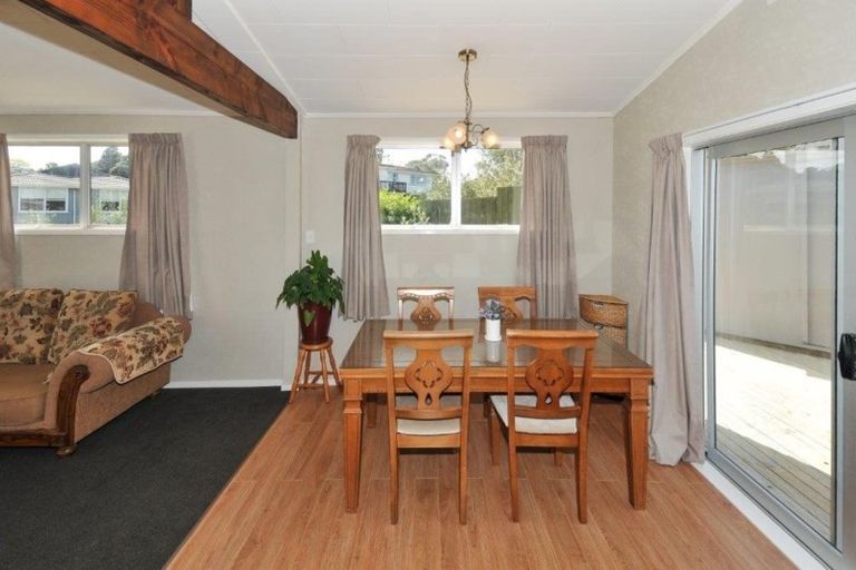 Photo of property in 4 Cassia Place, Sunnynook, Auckland, 0620