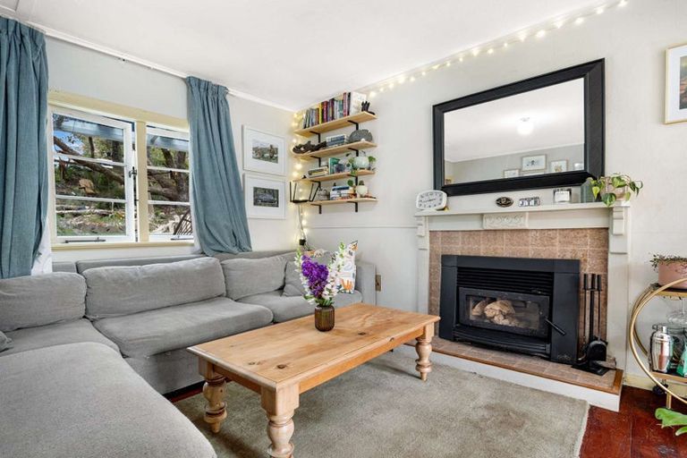 Photo of property in 43 Kauri Point Road, Laingholm, Auckland, 0604