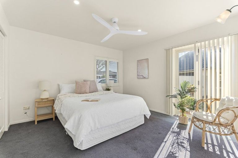 Photo of property in 3 Waiwera Place, Merrilands, New Plymouth, 4312