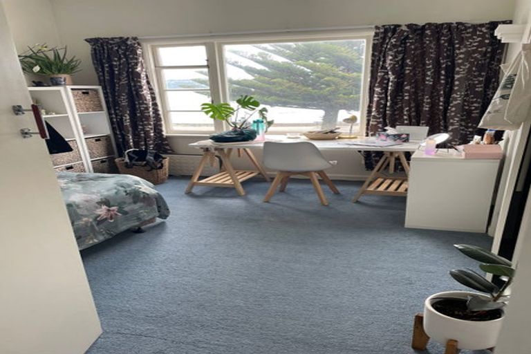 Photo of property in 182 Oriental Parade, Oriental Bay, Wellington, 6011