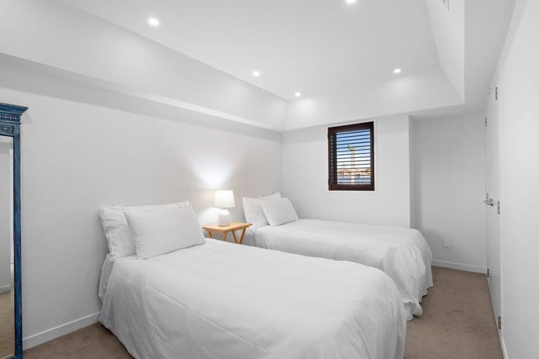 Photo of property in 93 Holly Road, St Albans, Christchurch, 8014