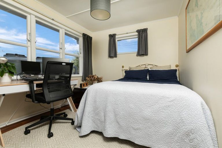 Photo of property in 2 Meadow Crescent, Te Atatu South, Auckland, 0602