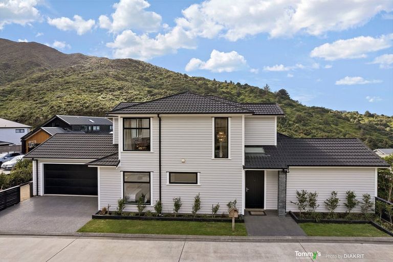 Photo of property in 15 Riroriro Close, Crofton Downs, Wellington, 6035