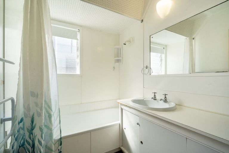 Photo of property in 106 Eversleigh Road, Belmont, Auckland, 0622