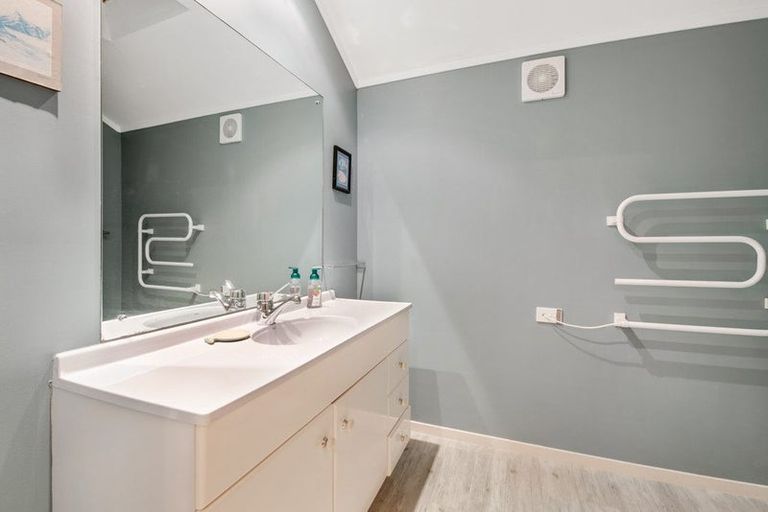 Photo of property in 894 Whangaparaoa Road, Manly, Whangaparaoa, 0930