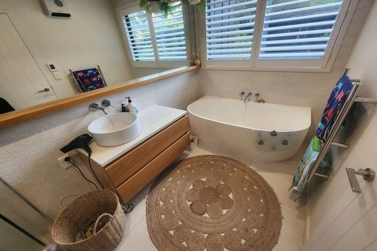 Photo of property in 11 Laing Crescent, Heathcote Valley, Christchurch, 8022