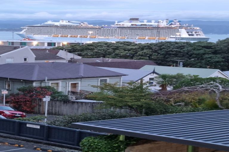 Photo of property in Grosvenor Flats, 19 Cottleville Terrace, Thorndon, Wellington, 6011