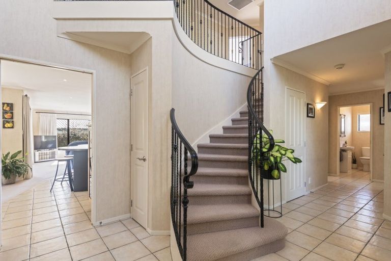 Photo of property in 8 La Lena Grove, Fitzherbert, Palmerston North, 4410