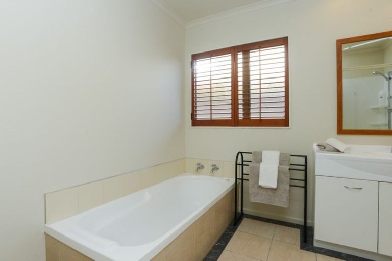 Photo of property in 28 Russell Robertson Drive, Havelock North, 4130