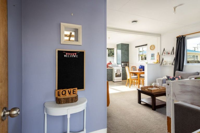 Photo of property in 52 Blake Street, Waitara, 4320