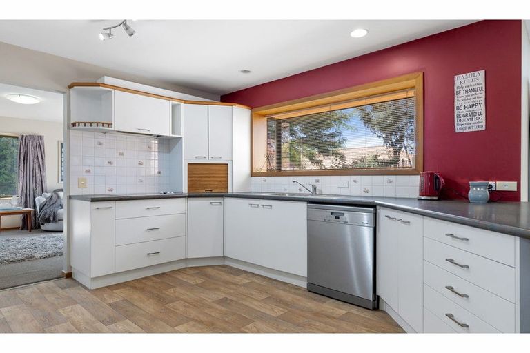 Photo of property in 37 Broadhaven Avenue, Parklands, Christchurch, 8083