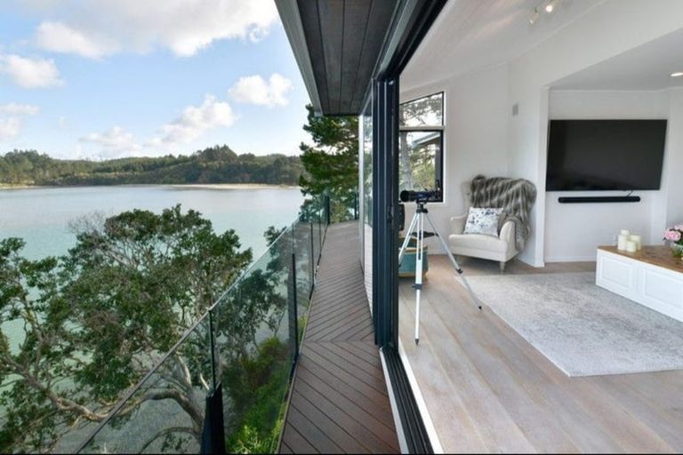 Photo of property in 254 Wade River Road, Wade Heads, Whangaparaoa, 0932