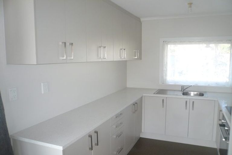 Photo of property in 43 Edmonton Road, Henderson, Auckland, 0612