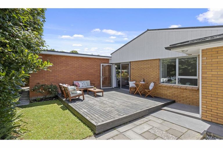 Photo of property in 1e Thorrington Lane, Cashmere, Christchurch, 8022