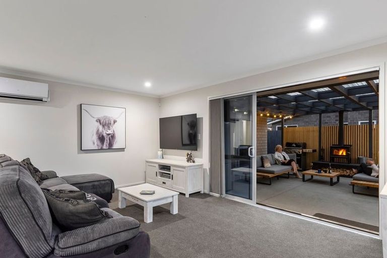 Photo of property in 22 Rainey Crescent, Papamoa Beach, Papamoa, 3118