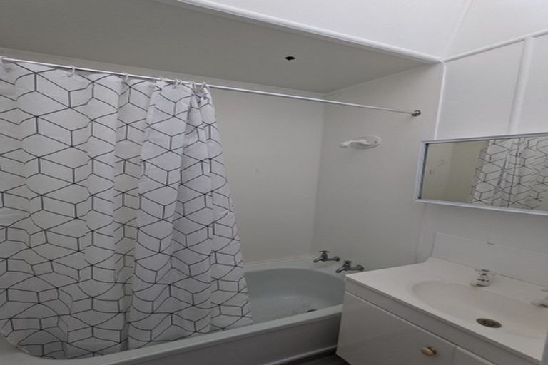 Photo of property in 9 Temuera Street, Otaki, 5512