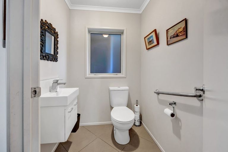 Photo of property in 1 Elizabeth Grove, Stratford, 4332