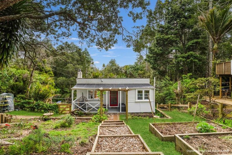 Photo of property in 43 Kauri Point Road, Laingholm, Auckland, 0604