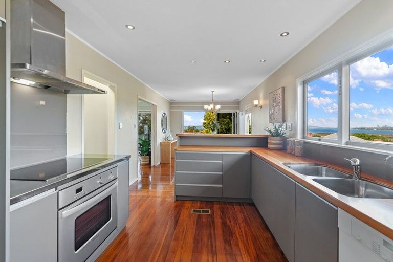 Photo of property in 10a Jaemont Avenue, Te Atatu South, Auckland, 0610