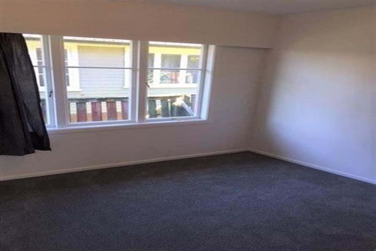 Photo of property in 11 Edwards Avenue, Henderson, Auckland, 0610