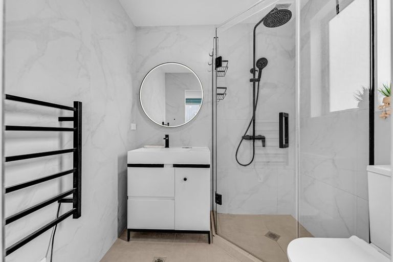 Photo of property in 57e Edmonton Road, Henderson, Auckland, 0612