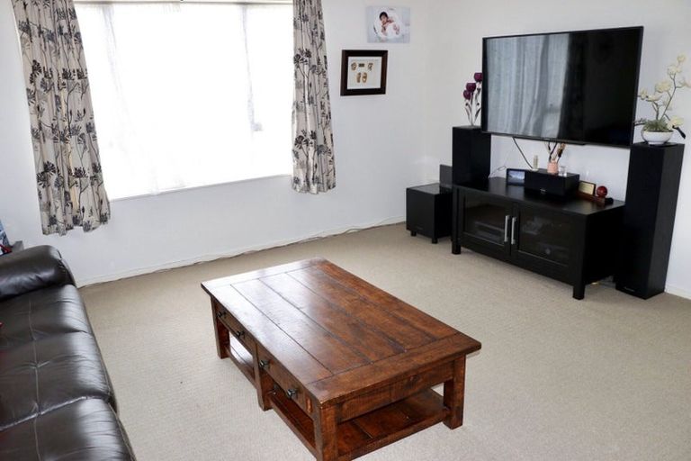 Photo of property in 30a Trinidad Road, Sunnynook, Auckland, 0620