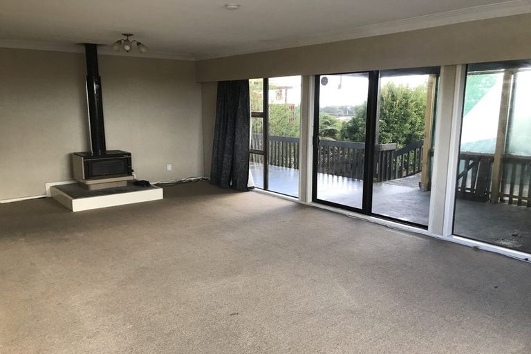 Photo of property in 32 Royal Road, Massey, Auckland, 0614