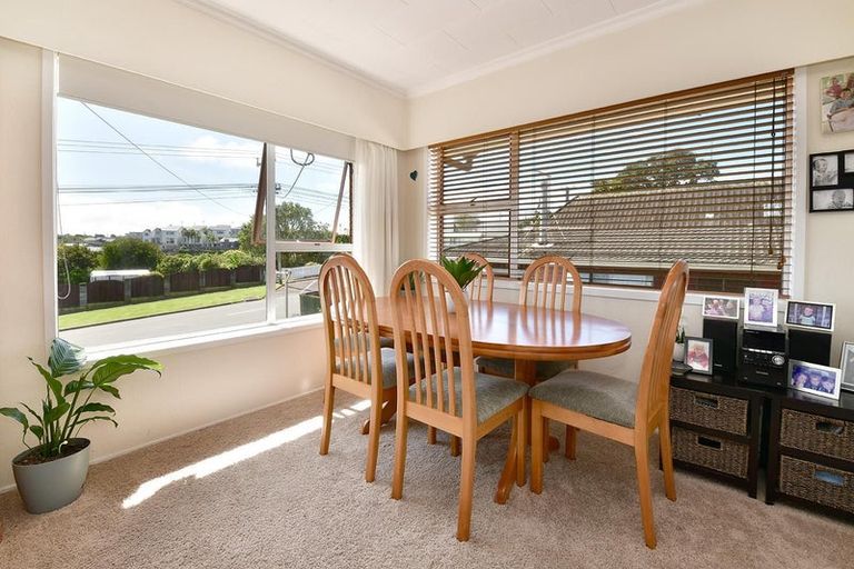 Photo of property in 1/165 Deep Creek Road, Torbay, Auckland, 0630