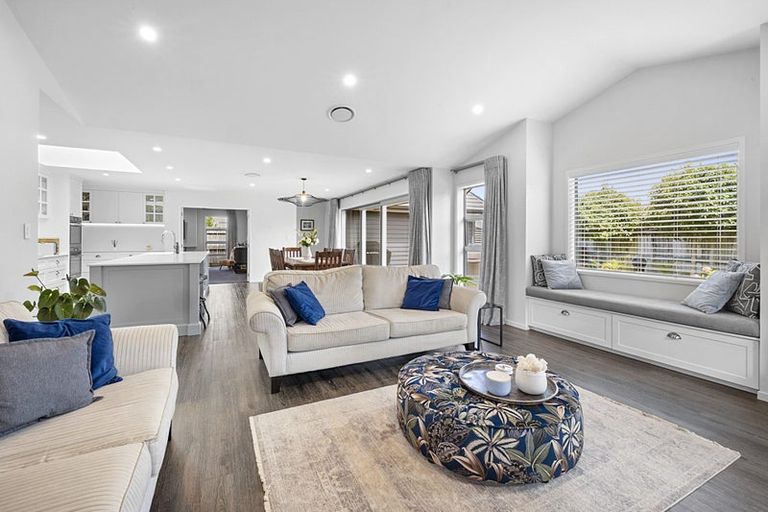 Photo of property in 7 Tupare Place, Highlands Park, New Plymouth, 4312