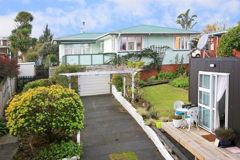 Photo of property in 137 Flanshaw Road, Te Atatu South, Auckland, 0610