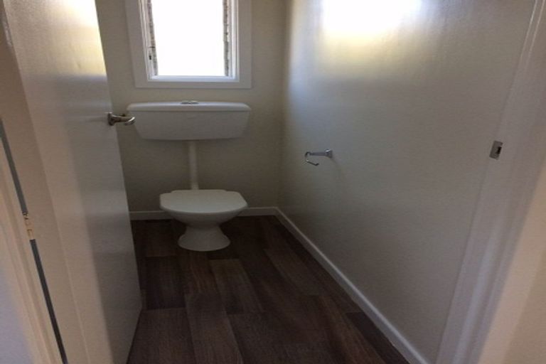 Photo of property in 98 Tirimoana Road, Te Atatu South, Auckland, 0602