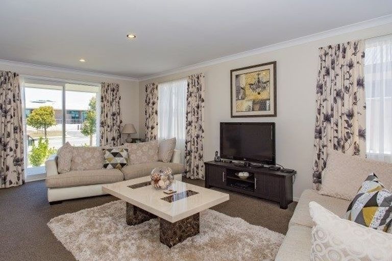 Photo of property in 22 Solander Road, Pegasus, 7612