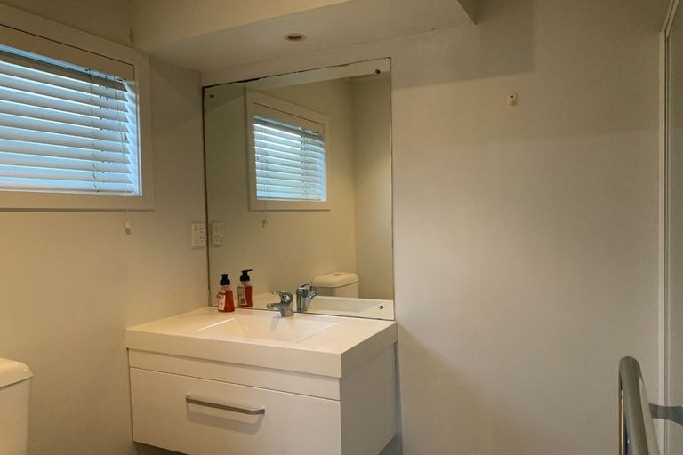 Photo of property in 123a Hobsonville Road, West Harbour, Auckland, 0618