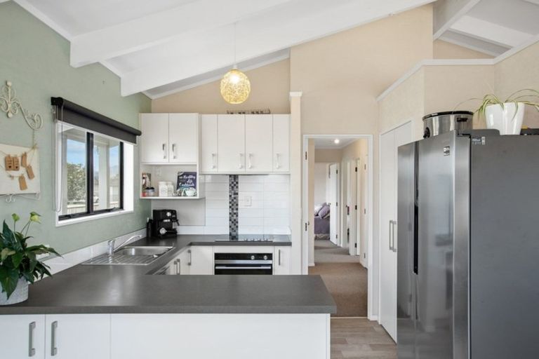 Photo of property in 1 Sandleigh Drive, Athenree, Katikati, 3177