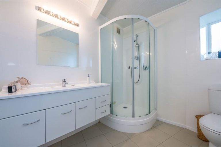 Photo of property in 18 Magnolia Grove, Maungaraki, Lower Hutt, 5010