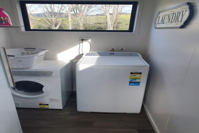 Photo of property in 60 Kawakawa-orere Road, Kawakawa Bay, Papakura, 2585