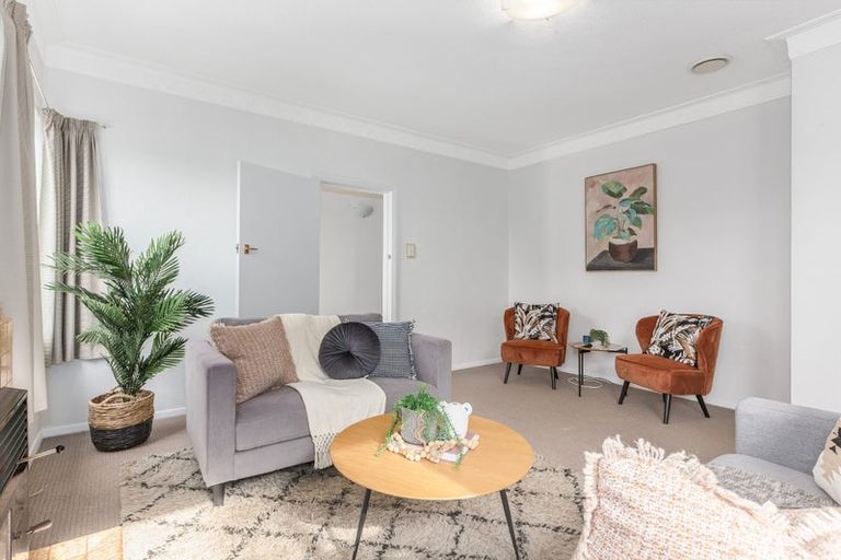 Photo of property in 2 Chester Road, Tawa, Wellington, 5028